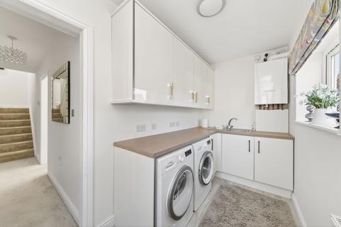 3 bedroom semi-detached bungalow for sale, Turnshaw Close, Kirkburton, HD8