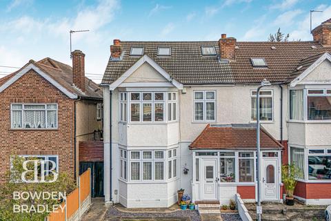 Lennox Gardens, Ilford, IG1