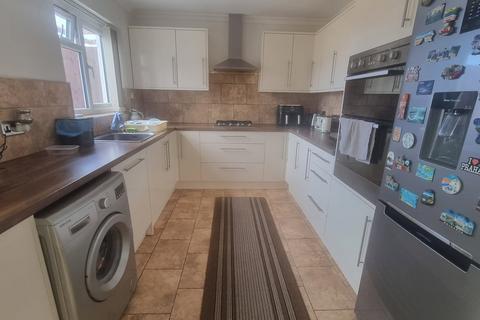 4 bedroom end of terrace house to rent, Berkeley Road, Uxbridge, UB10 9DY