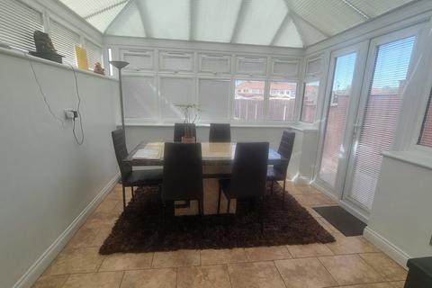 4 bedroom end of terrace house to rent, Berkeley Road, Uxbridge, UB10 9DY