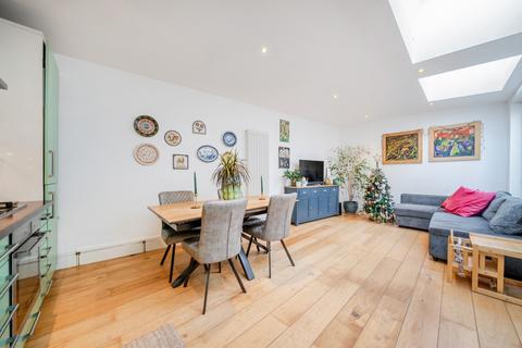 2 bedroom flat to rent, Balham High Road London SW12