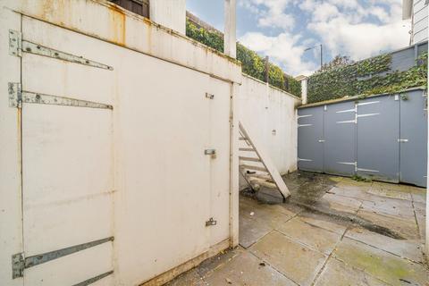 3 bedroom flat for sale, Elsham Road, London W14