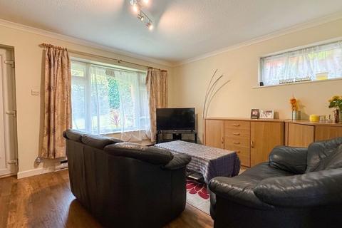 1 bedroom flat for sale, Ambleside Walk, Uxbridge, UB8