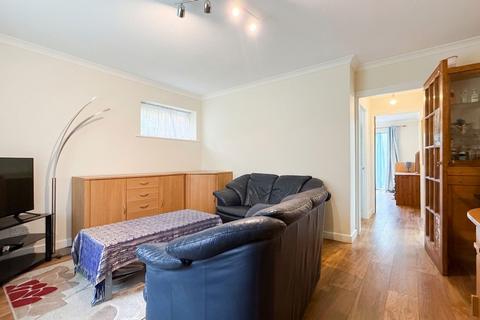 1 bedroom flat for sale, Ambleside Walk, Uxbridge, UB8