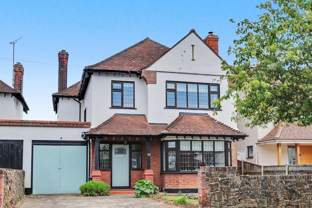Tyrone Road, Thorpe Bay SS1 4 bed detached house for sale - £1,000,000