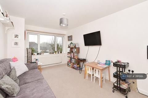 2 bedroom flat to rent, Kiln House, East Grinstead, RH19