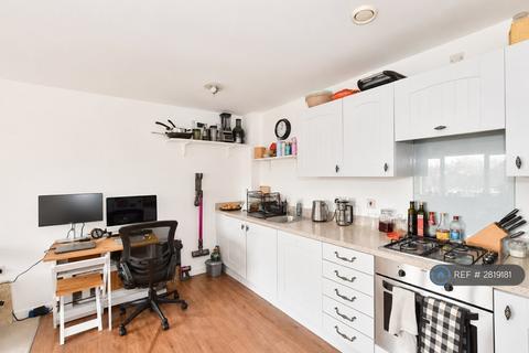 2 bedroom flat to rent, Kiln House, East Grinstead, RH19