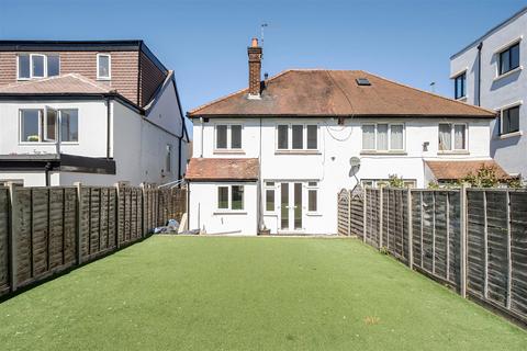 Chase Road, Epsom KT19