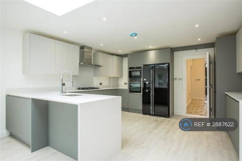 4 bedroom semi-detached house to rent, Hertford Road, London, N2