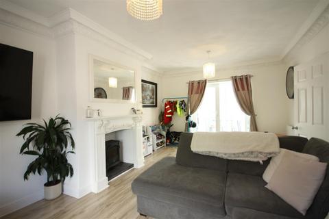 3 bedroom end of terrace house for sale, Field View Cottages, Featherstone, Pontefract