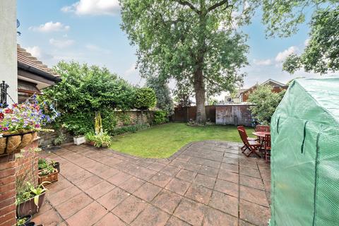4 bedroom detached house for sale, Vinlake Avenue, Ickenham, Uxbridge
