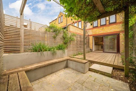 Torrington Place, London E1W