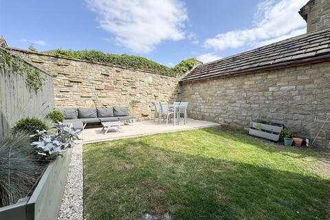 3 bedroom semi-detached house for sale, Pack Horse Close, Clayton West, Huddersfield, HD8 9LU