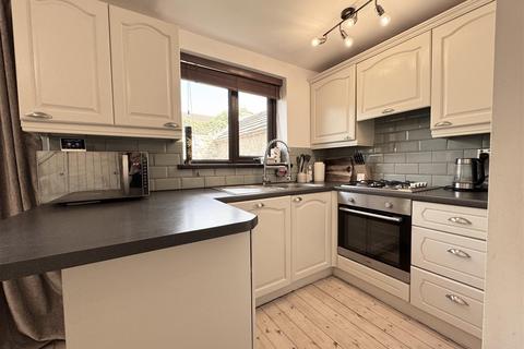 3 bedroom semi-detached house for sale, Pack Horse Close, Clayton West, Huddersfield, HD8 9LU