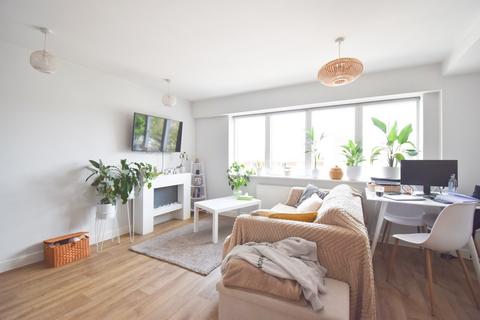 1 bedroom apartment to rent, Green Lane, Shepperton, TW17