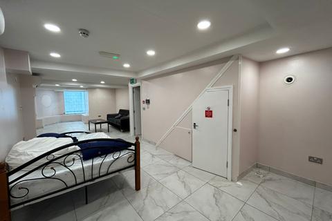 Studio to rent, Isleworth TW7