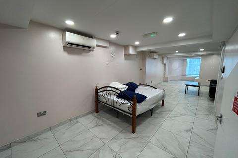 Studio to rent, Isleworth TW7