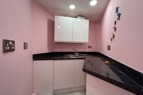 Studio to rent, Isleworth TW7