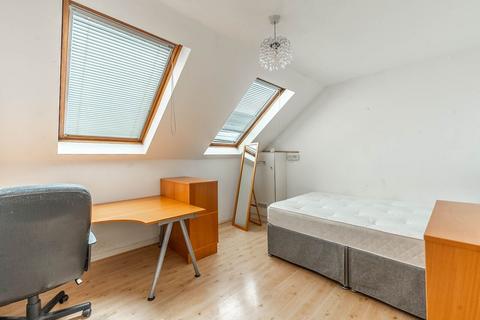 2 bedroom flat to rent, Rickmansworth Road, Pinner, HA5
