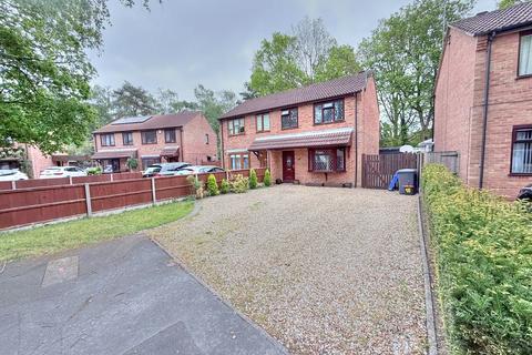 Semi-detached house - Woodvale Close, Lincoln, LN6