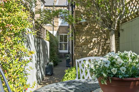2 bedroom flat for sale, Hannington Road, Clapham, London, SW4