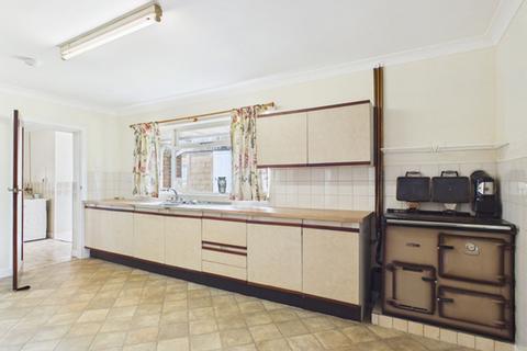 2 bedroom detached bungalow to rent, Llangain, Carmarthen
