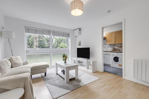 Regent Square, Bow, E3