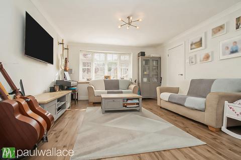 3 bedroom end of terrace house for sale, Winford Drive, Broxbourne|Fully Refurbished Three Bedroom End Terrace|South Facing Garden & Driveway