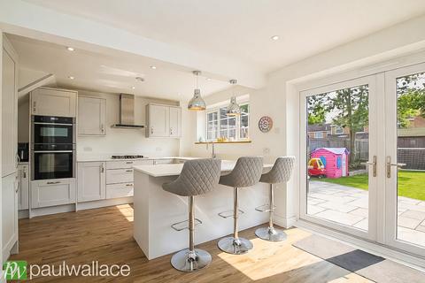 3 bedroom end of terrace house for sale, Winford Drive, Broxbourne|Fully Refurbished Three Bedroom End Terrace|South Facing Garden & Driveway
