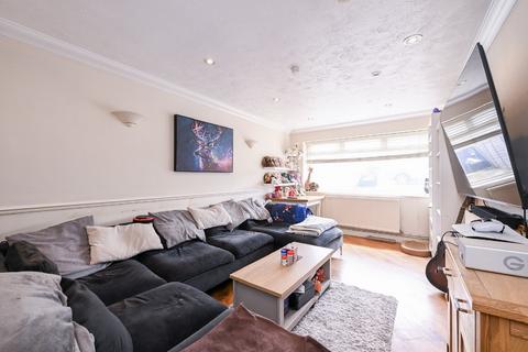 2 bedroom semi-detached bungalow for sale, Hillcroft Road, Chesham, HP5