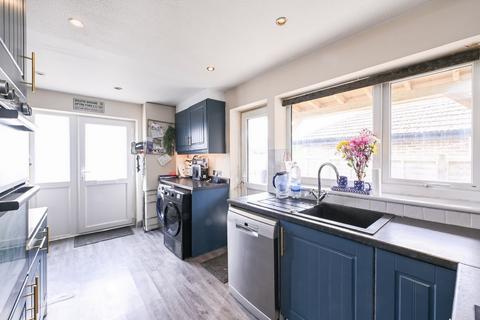 2 bedroom semi-detached bungalow for sale, Hillcroft Road, Chesham, HP5