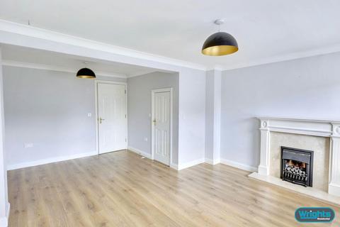 3 bedroom terraced house to rent, County Way, Trowbridge
