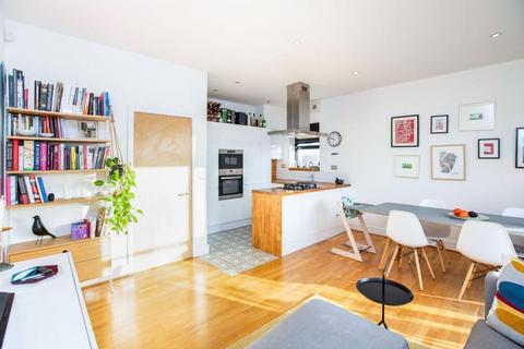 2 bedroom flat for sale, 32 Eastway, London, E9