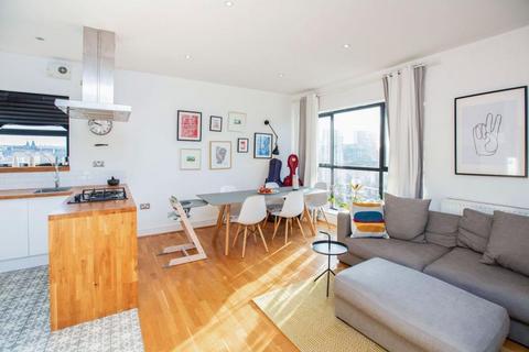 2 bedroom flat for sale, 32 Eastway, London, E9