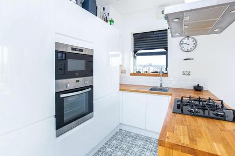 2 bedroom flat for sale, 32 Eastway, London, E9
