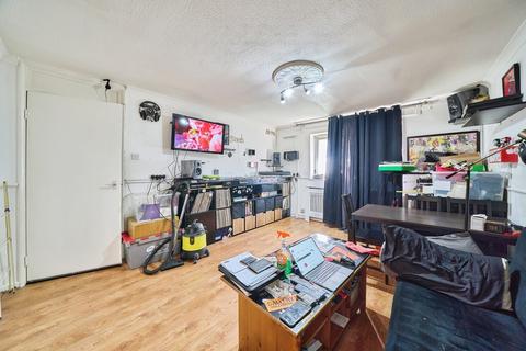 1 bedroom flat for sale, Ashton Road, London, E15