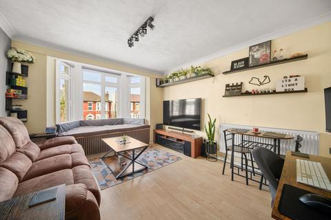 1 bedroom flat for sale, Richmond Road, Ilford, IG1