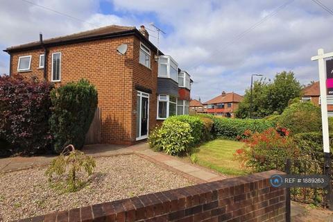3 bedroom semi-detached house to rent, Manor Avenue, Sale, M33