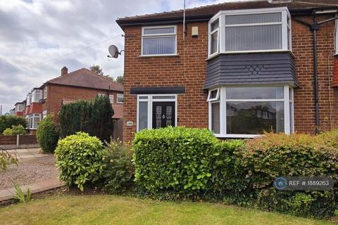 3 bedroom semi-detached house to rent, Manor Avenue, Sale, M33