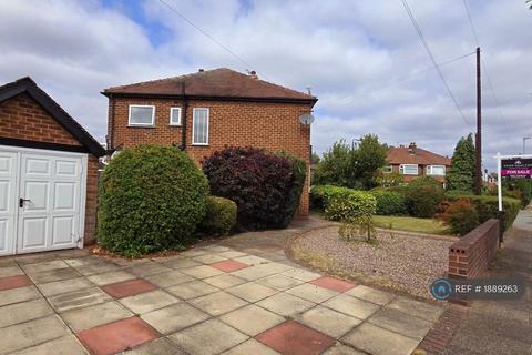 3 bedroom semi-detached house to rent, Manor Avenue, Sale, M33