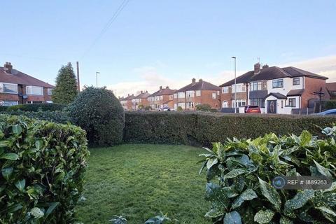 3 bedroom semi-detached house to rent, Manor Avenue, Sale, M33