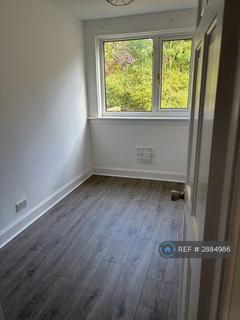 2 bedroom flat to rent, Cleikiminrig, Edinburgh, EH15
