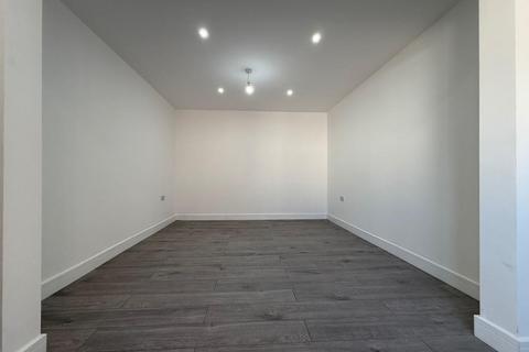 4 bedroom house to rent, Hampshire Avenue, Slough, SL1 3AG