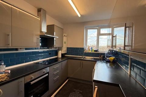 4 bedroom flat to rent, Crawford Estate, Camberwell,London SE5