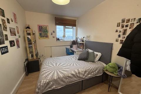 4 bedroom flat to rent, Crawford Estate, Camberwell,London SE5
