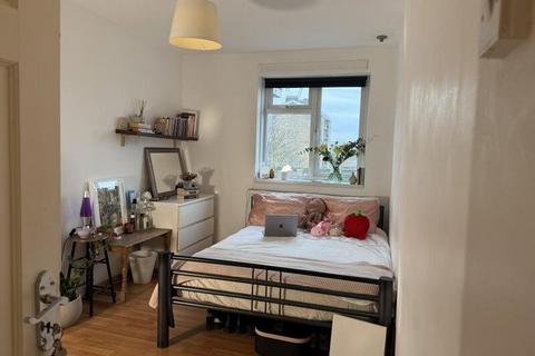 4 bedroom flat to rent, Crawford Estate, Camberwell,London SE5
