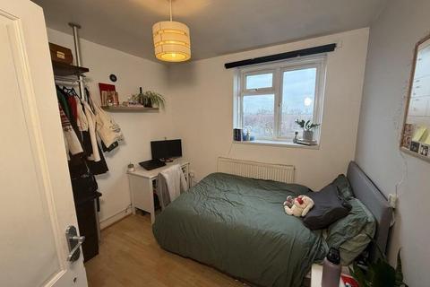 4 bedroom flat to rent, Crawford Estate, Camberwell,London SE5