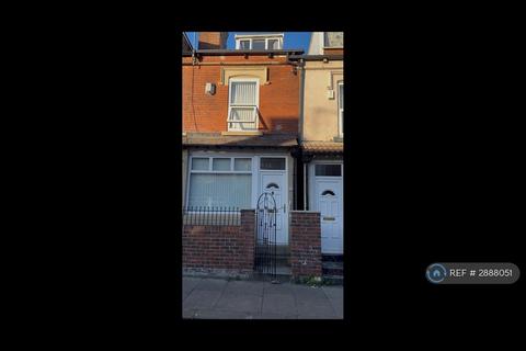 3 bedroom terraced house to rent, Broughton Terrace, Leeds, LS9