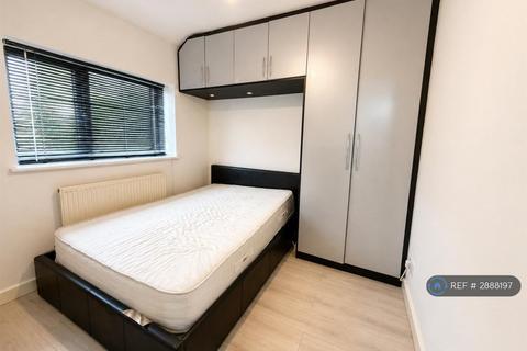 3 bedroom terraced house to rent, Spencer Road, Slough, SL3