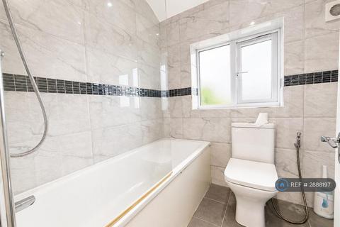 3 bedroom terraced house to rent, Spencer Road, Slough, SL3